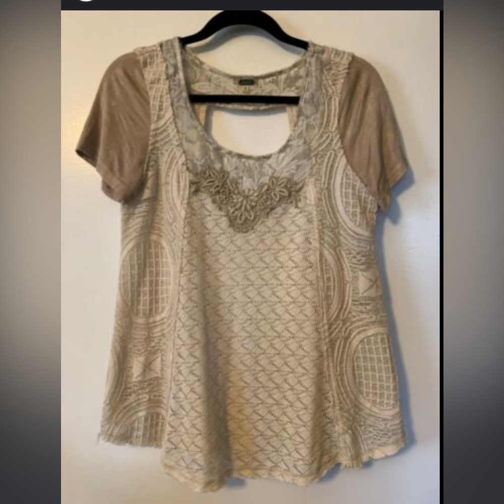 Gimmicks by BKE the Buckle  Medium Lace Top